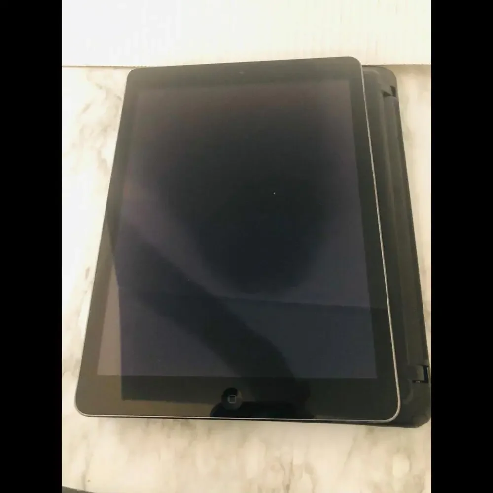 APPLE IPAD AIR 1 ST GENERATION 16 GB IN SILVER WITH ULTRA SLIM KEYBOARD & DETACH